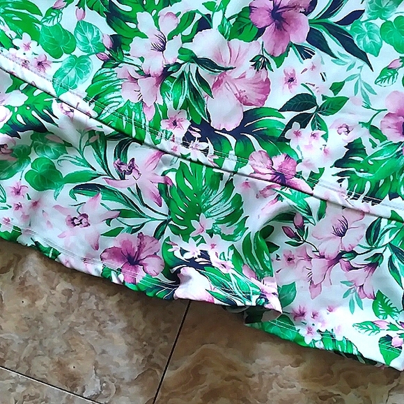 Tommy Bahama printed Flounce ruffle hem Golf skirt skort, size XL - Picture 3 of 8